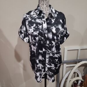 Karl Lagerfeld PARIS Women SZ M black white   button down blouse cap‎ sleeve